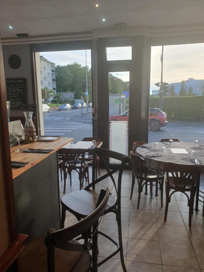 Hotel Aux Bons Amis Reims Exteriör bild
